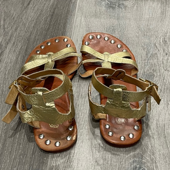 Matt Bernson metallic gold stud gladiator sandal-6 - Picture 9 of 11